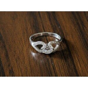 Hubert Zirconia Size 9 Heart Design Silver Tone Ring Sparkling Center Stone With